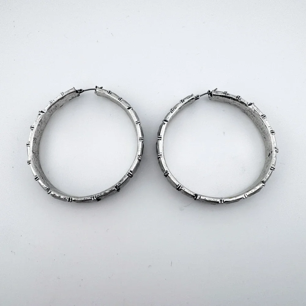 Vintage Heavy Silver Tone Hoop Earrings Textured Barbed Wire Design‎